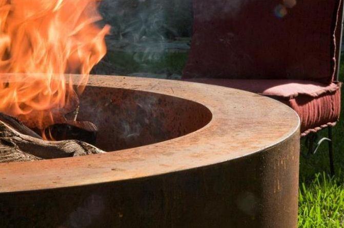 Υπαίθριος πίνακας πυρκαγιάς χάλυβα Corten κοιλωμάτων πυρκαγιάς μετάλλων θερμαστρών πολλών χρήσεων στρογγυλός