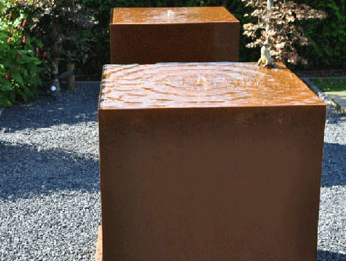 χαρακτηριστικό γνώρισμα νερού χάλυβα Corten διακοσμήσεων κήπων μετάλλων 1100mm τετραγωνικό