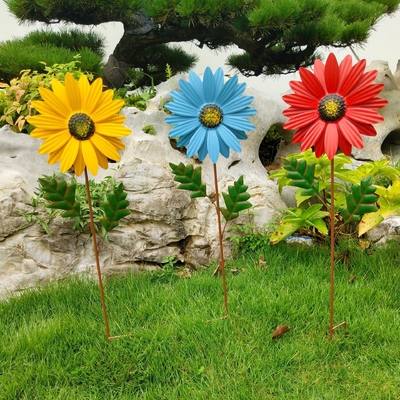Γλυπτά αέρα κήπων Pinwheel μετάλλων ανεμόμυλων ηλίανθων για το χορτοτάπητα Patio μπαλκονιών