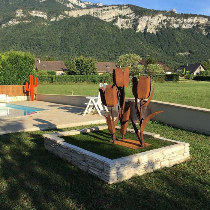 Το λουλούδι διαμόρφωσε το όμορφο γλυπτό κήπων χάλυβα Corten για το υπαίθριο κατώφλι
